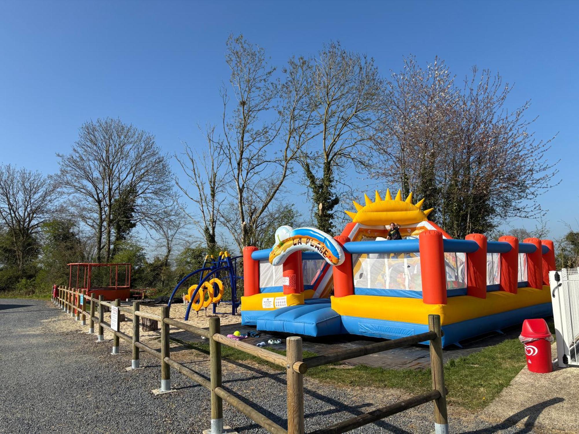 Camping Le Clos De Balleroy Zewnętrze zdjęcie
